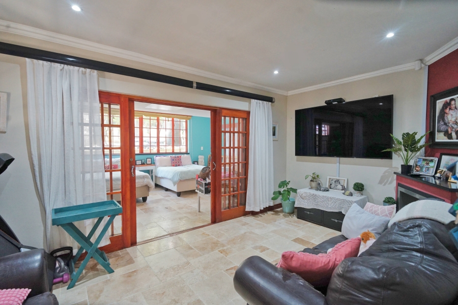 To Let 5 Bedroom Property for Rent in Beacon Bay Eastern Cape